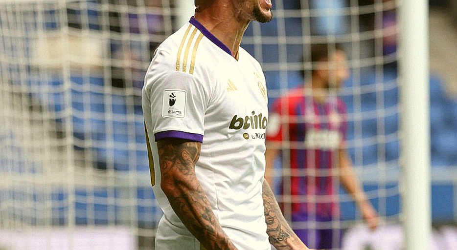 In the Transfer Window, a Beat Keeper Learns to Say 'Not Enough Information'
