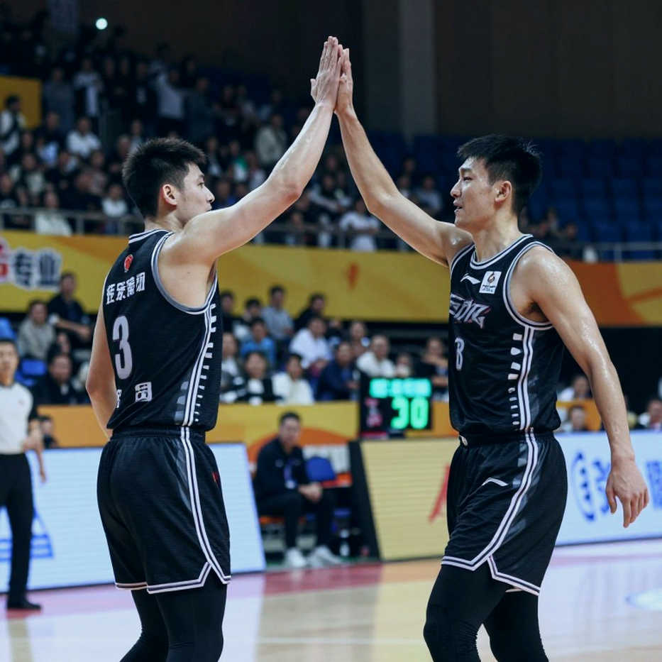12 Gã Khổng Lồ Không Rời Đỉnh: Lần Nữa Đứng Nhất Bảng Xếp Hạng FIBA